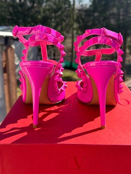 *NEW* VALENTINO ROCKSTUD HEELS (IT 40) - Picture 3 of 10